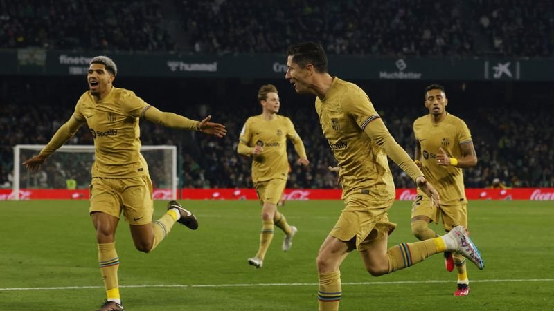 El Barcelona logra una sufrida victoria ante el Betis y amplía su ventaja en la cima