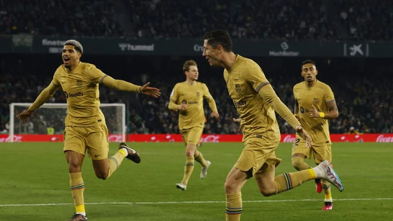 El Barcelona logra una sufrida victoria ante el Betis y amplía su ventaja en la cima
