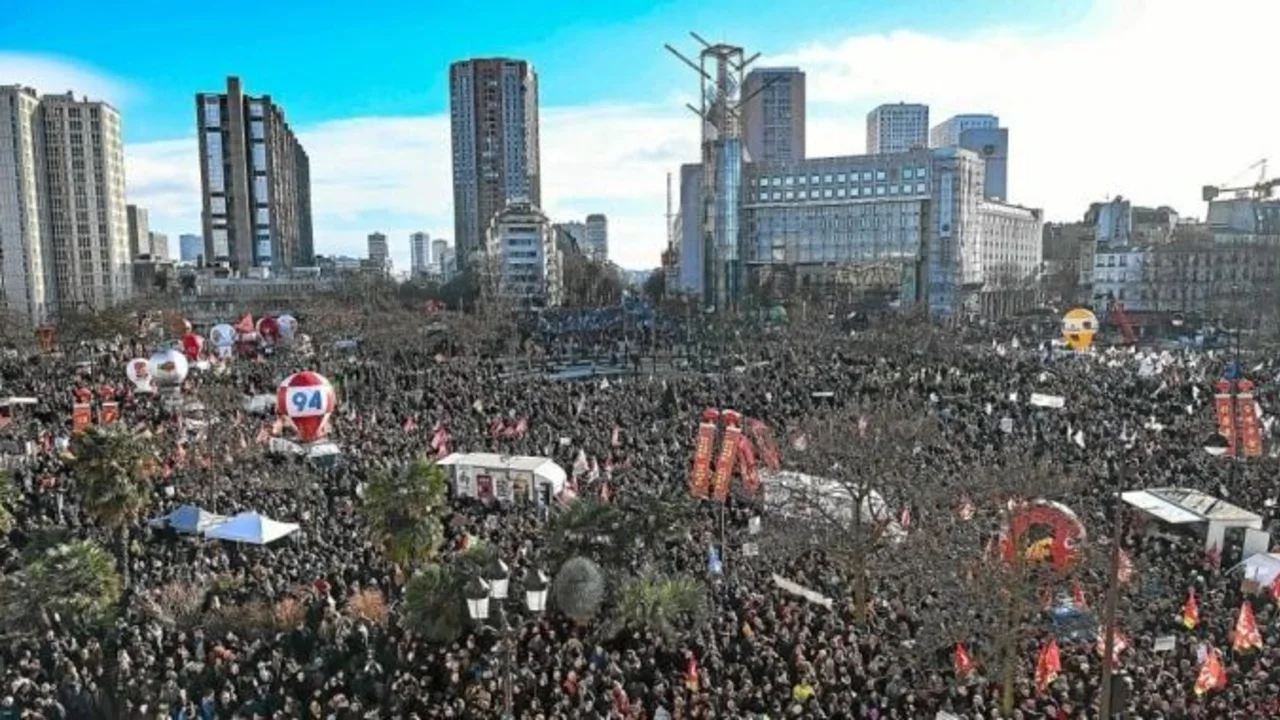 La reforma de pensiones de Macron desata nueva ola de protestas y huelgas