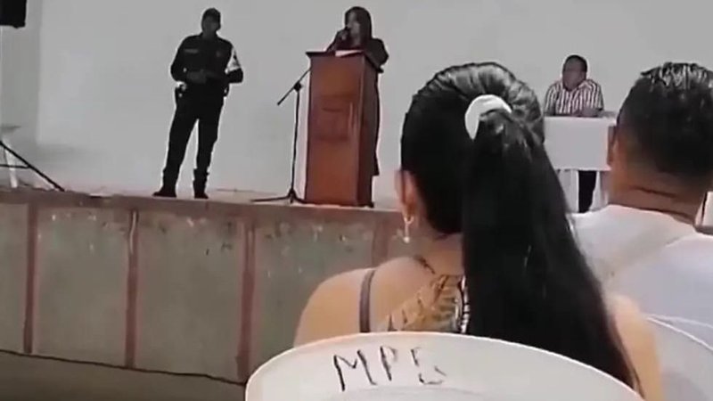 "Si no le gusta, busque otro colegio": el video de una directora contra los alumnos que se hizo viral