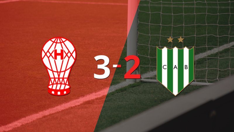 Banfield cayó 3 a 2 en su visita a Huracán