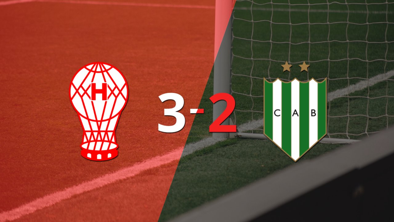 Banfield cayó 3 a 2 en su visita a Huracán