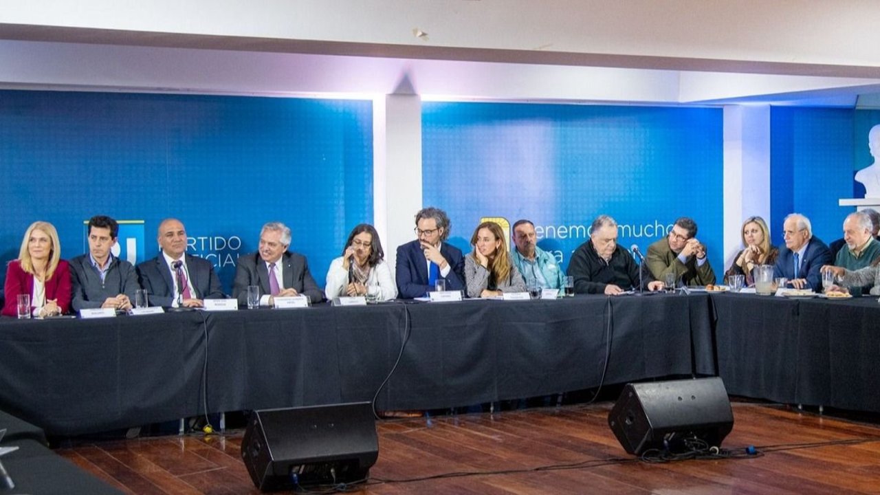 Elecciones 2023: Cristina y Máximo no irán a la mesa del FdT, pero habrá representante K