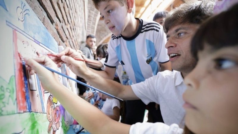 Desde abril, 1600 escuelas bonaerenses tendrán una hora más de clases
