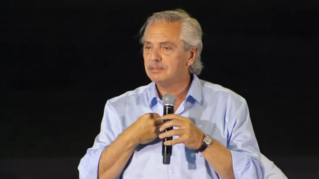 Parte oficial: Alberto Fernández tendrá que hacer reposo por una hernia de disco