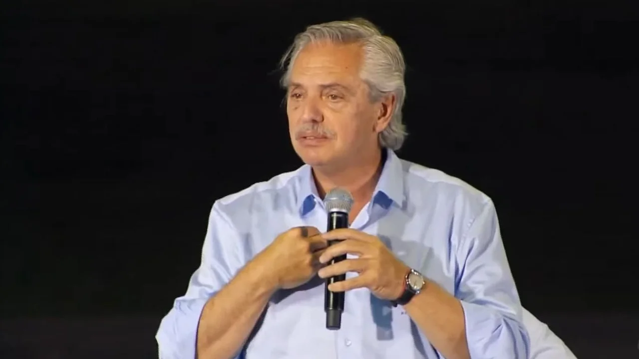 Parte oficial: Alberto Fernández tendrá que hacer reposo por una hernia de disco