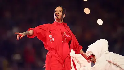 Rihanna volvió después de 6 años con un imponente show. Rihanna volvió después de 6 años con un imponente show.