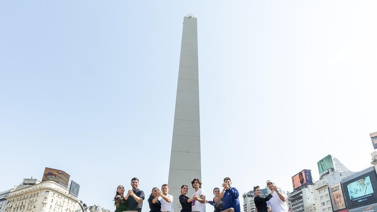 Del tenis al tango: Carlos Alcaraz bailó al 2x4 en el Obelisco