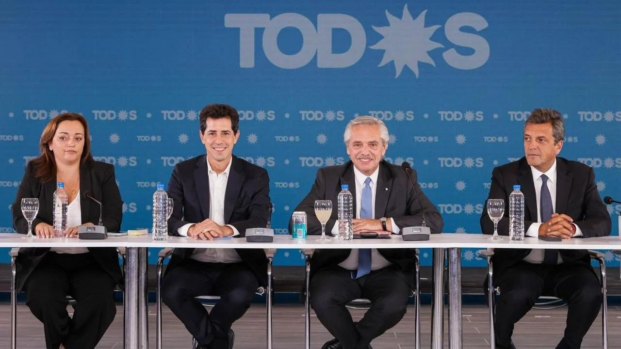 La mesa política del FdT en fotos: quién encabezó y dónde se sentó cada uno