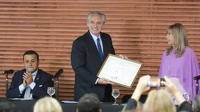 Con elogio a Cristina y Scioli en la platea, Alberto inauguró obras en Misiones Con elogio a Cristina y Scioli en la platea, Alberto inauguró obras en Misiones