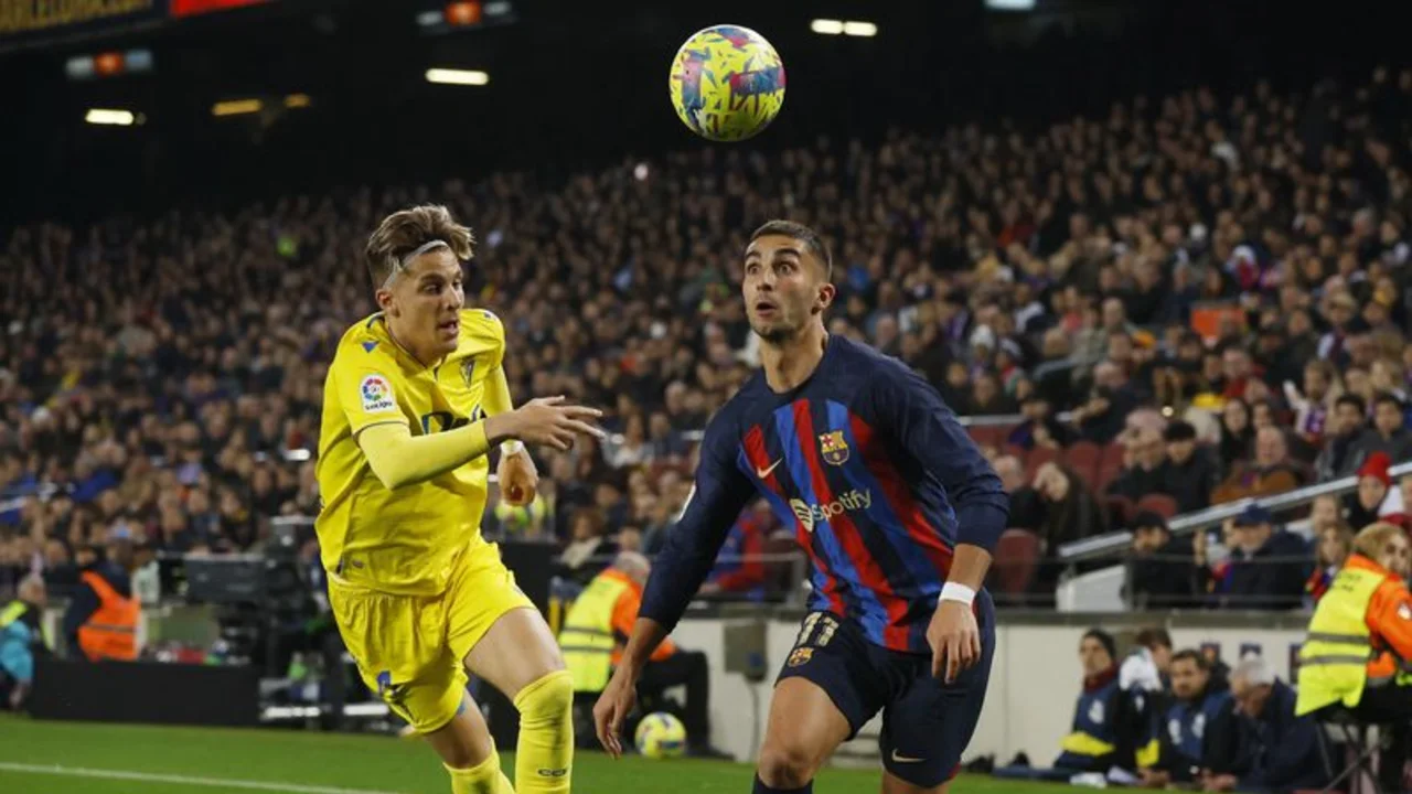 El Barcelona se hace fuerte en la cima de la tabla con la victoria ante el Cádiz
