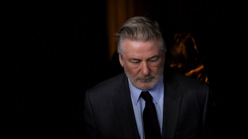 Rebajan cargos contra Alec Baldwin, lo que reduce la posible pena de cárcel