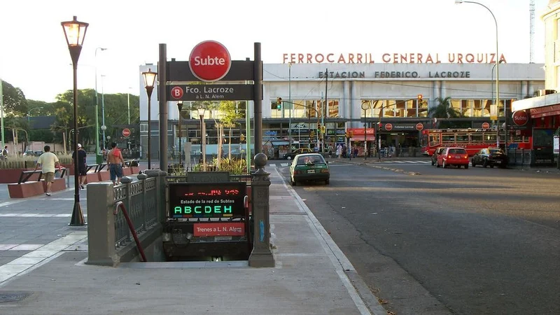 Hombre fue asesinado de una puñalada en el cuello en Chacarita