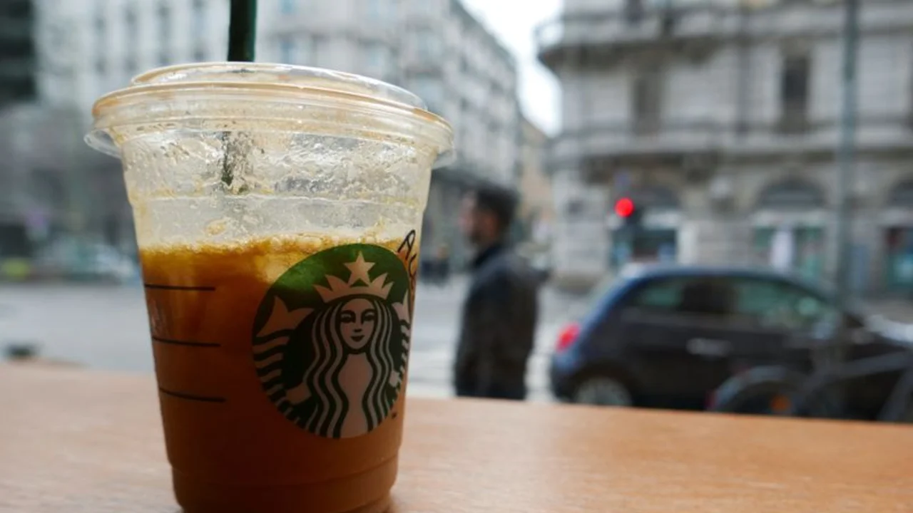 Starbucks lanza versión de café con una cucharadita de aceite de oliva en Italia