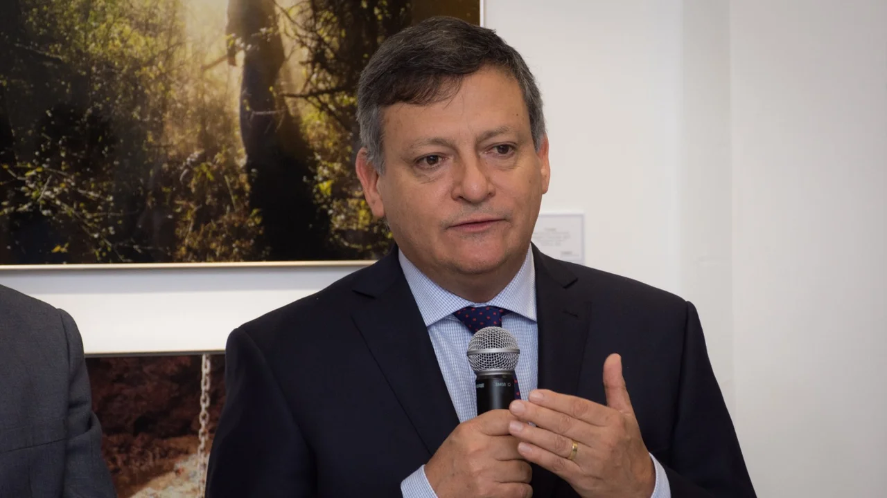 El embajador argentino en Paraguay le respondió a un opositor del Partido Colorado