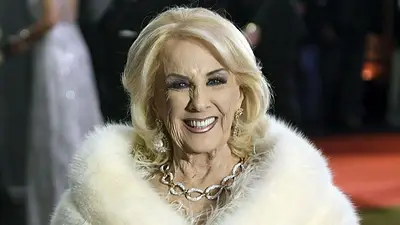 Salió a la luz la primera foto de Mirtha Legrand tras su operación. Salió a la luz la primera foto de Mirtha Legrand tras su operación.