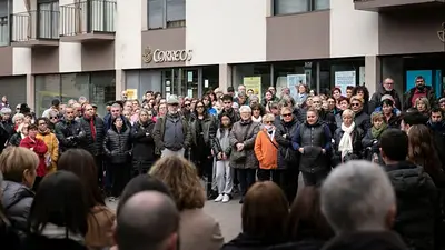 Gemelos argentinos en Barcelona: aseguran que la nena y el nene que cayeron del tercer piso sufrían bullying Gemelos argentinos en Barcelona: aseguran que la nena y el nene que cayeron del tercer piso sufrían bullying