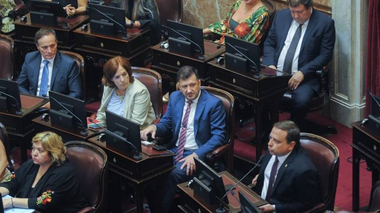 Schiaretti y el PJ anti K ensayaron la tercera vía en el Senado