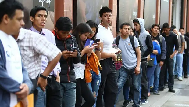 Del primer empleo al rebusque: los jóvenes enfrentan más informalidad y peores ingresos | Crisis económica