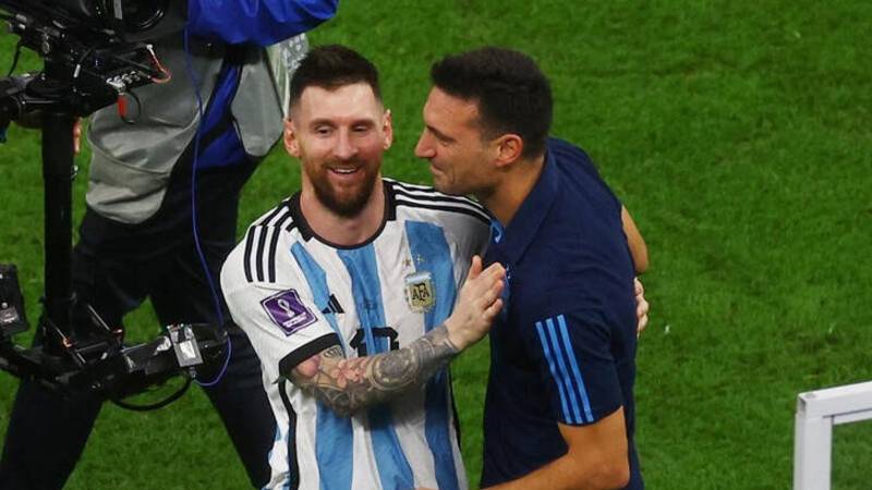 Federación argentina anuncia renovación de Scaloni como DT del seleccionado de fútbol