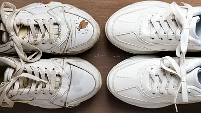Dos pares de zapatillas blancas Dos pares de zapatillas blancas