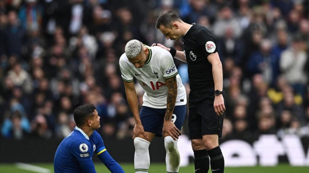 El defensa brasileño del Chelsea Thiago Silva sufre daños en los ligamentos de la rodilla