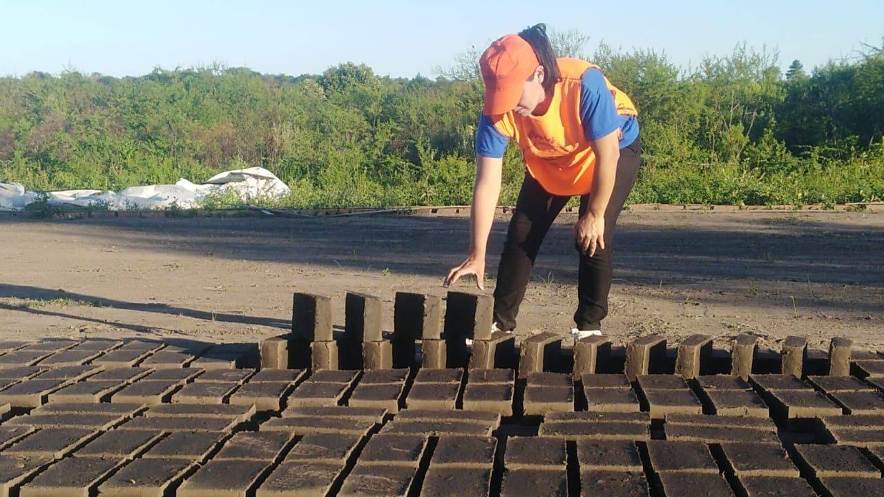 8M: la historia de lucha de las mujeres ladrilleras que desafían al machismo de los hornos