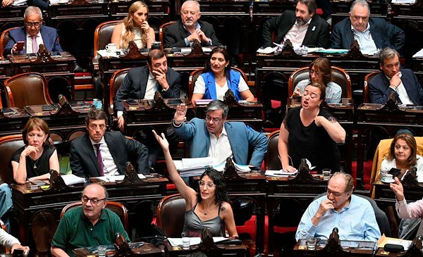 Ley Ómnibus en Diputados en vivo: el minuto a minuto de la sesión que ...