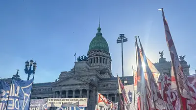Tras la represión, la Cámara de Diputados vuelve a debatir la ley ómnibus, esta vez artículo por artículo Tras la represión, la Cámara de Diputados vuelve a debatir la ley ómnibus, esta vez artículo por artículo