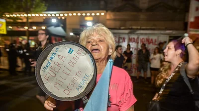 Cacerolazos en el Congreso para festejar la vuelta a comisión de la ley ómnibus Cacerolazos en el Congreso para festejar la vuelta a comisión de la ley ómnibus