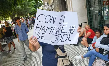 La falacia de la AUH: el recorte en asistencia social es récord | Crisis social