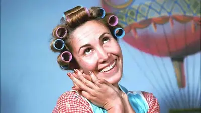 Fotografía de la actriz Florinda Meza caracterizando a Doña Florinda Fotografía de la actriz Florinda Meza caracterizando a Doña Florinda