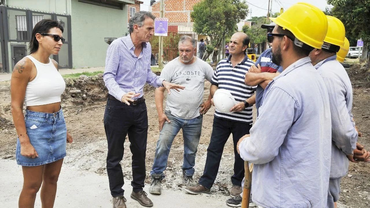Mayra Mendoza y Katopodis recorrieron el barrio La Unión y cuestionaron a Milei