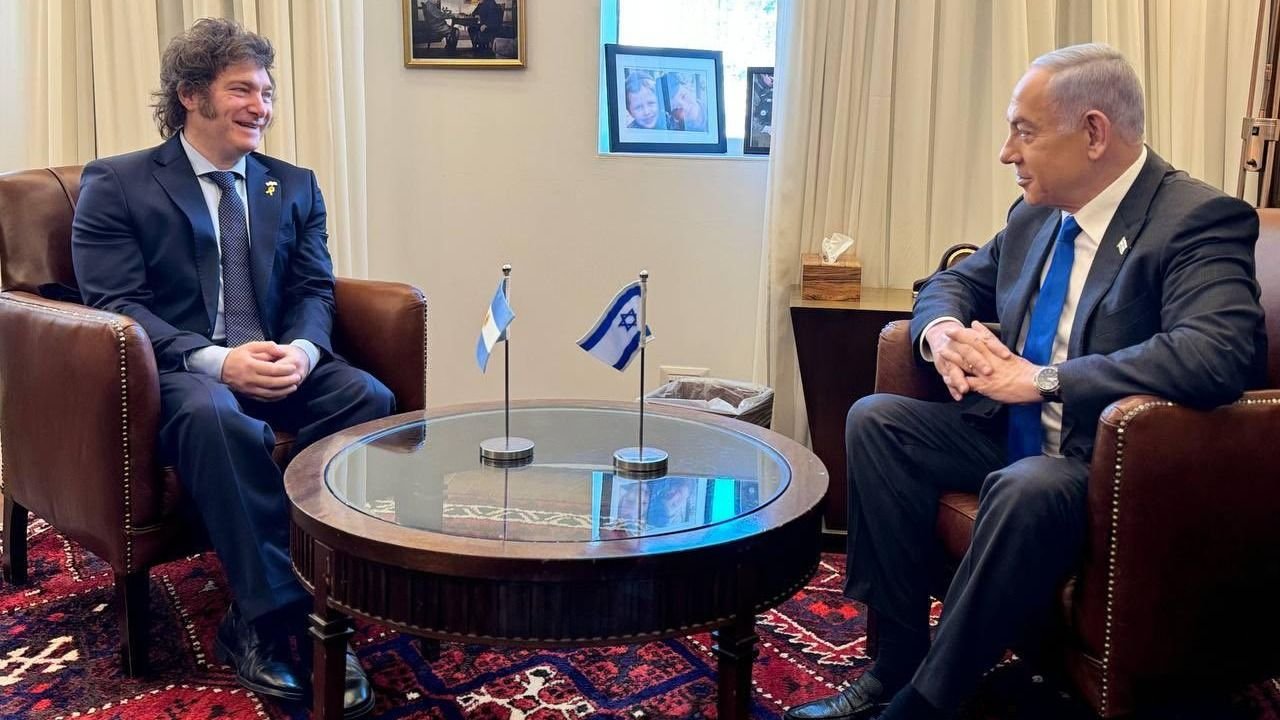 Milei visitó un kibutz atacado por Hamas en Israel y se reunió con rehenes liberados