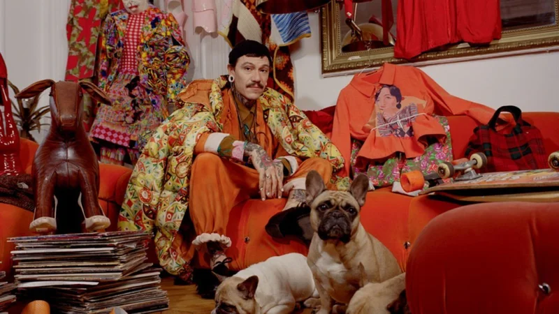 Quién es Adrián Appiolaza, el argentino que fue elegido para ser director creativo de Moschino