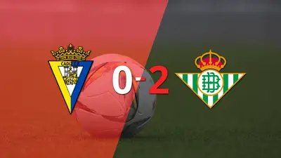 Betis venció por 2-0 a Cádiz como visitante Betis venció por 2-0 a Cádiz como visitante