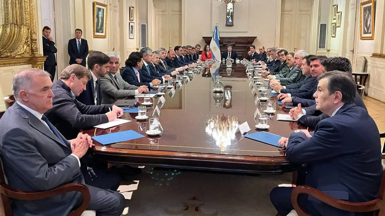 Con Milei de vuelta, el Gobierno está sin brújula para salir de la crisis con los gobernadores