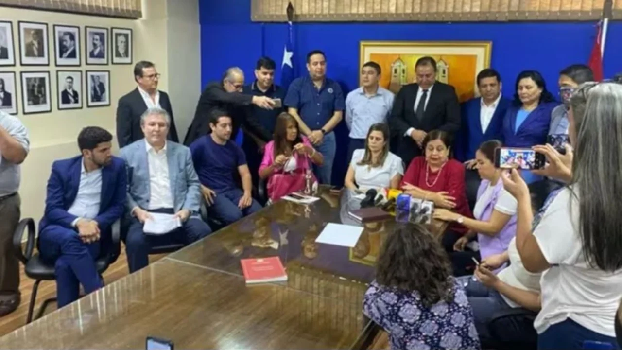 La oposición paraguaya en alerta ante el pedido de destitución de una senadora