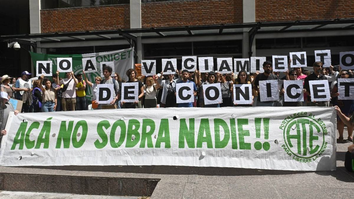 Crisis en el Conicet: advierten que 379 científicos podrían ser despedidos