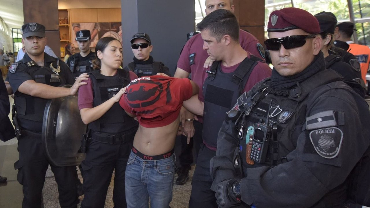 La Ciudad de Buenos Aires deportó a un inmigrante chileno que asaltó un local