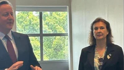 Malvinas Argentinas: Mondino reaparece con una frase arrogante y poco clara y una foto con Cameron Malvinas Argentinas: Mondino reaparece con una frase arrogante y poco clara y una foto con Cameron