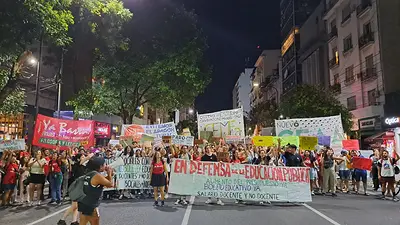 Cacerolazo educativo en CABA en contra del ajuste de Milei Cacerolazo educativo en CABA en contra del ajuste de Milei