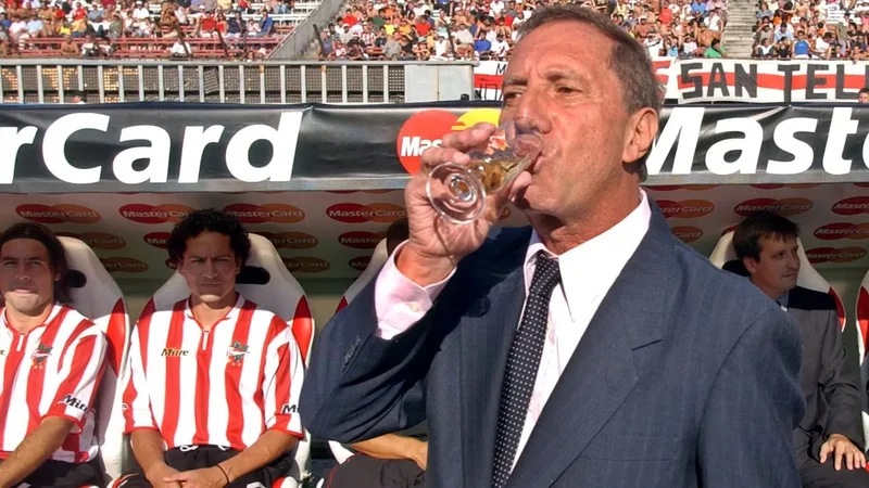 Carlos Bilardo botella gatorei