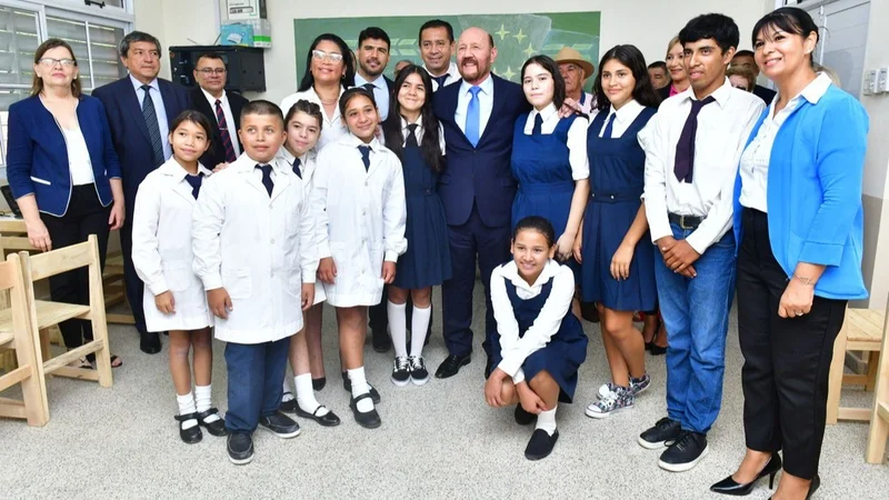 En medio de la crisis de Milei, destacan el trabajo de Insfrán para garantizar el inicio de clases