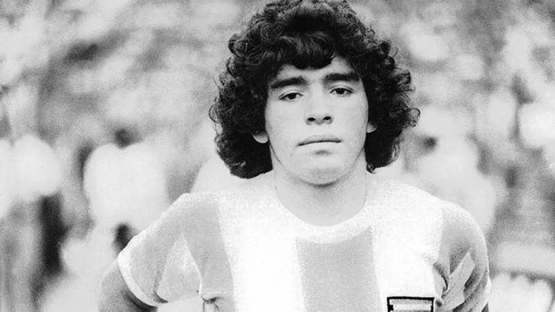 Fotografía del Diego Armando Maradona debutando en la selección nacional 