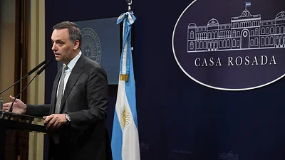Adorni le echa nafta a la guerra contra los gobernadores: "Vamos a seguir haciendo recortes" Adorni le echa nafta a la guerra contra los gobernadores: "Vamos a seguir haciendo recortes"