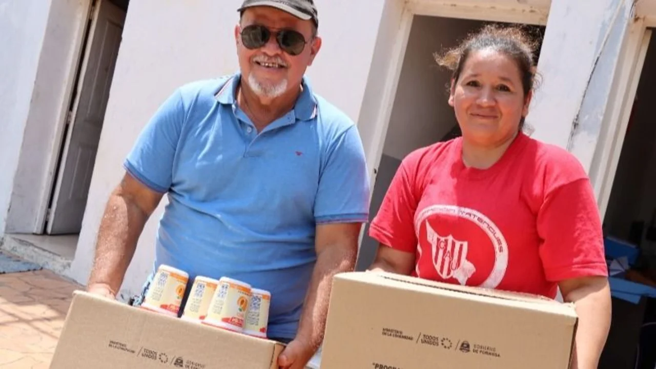 En medio del conflicto con Milei, Insfrán redobla la apuesta y entrega cajas de alimentos sin TACC para celíacos