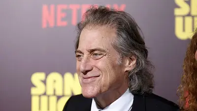 Richard Lewis, cómico y actor de "Curb Your Enthusiasm", fallece a los 76 años Richard Lewis, cómico y actor de "Curb Your Enthusiasm", fallece a los 76 años