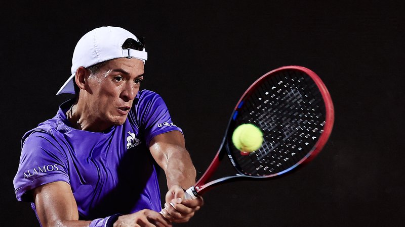 Tenis: Sebastián Báez tuvo un gran triunfo y metió un puntazo