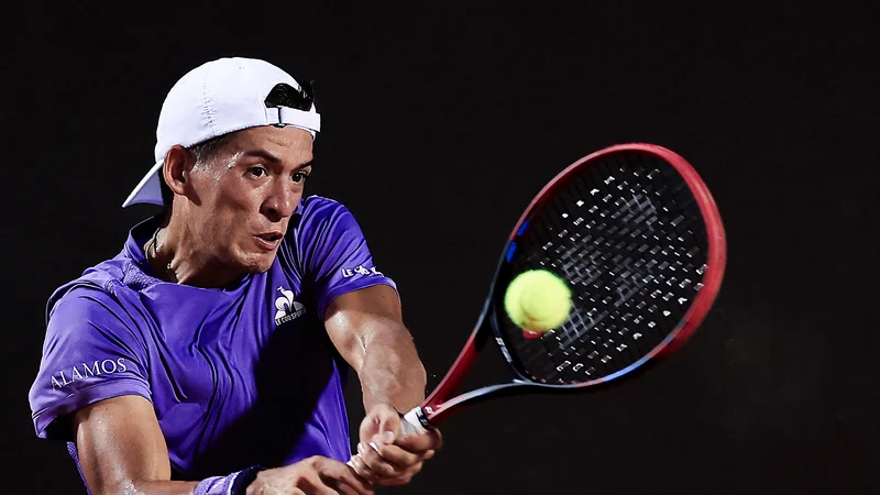 Tenis: Sebastián Báez tuvo un gran triunfo y metió un puntazo